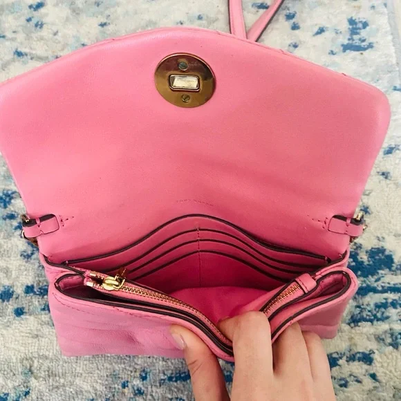Tory Burch Pink Quilted Crossbody with Gold Chain - Picture 5 of 6